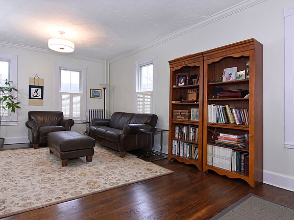 5th image of 55 Bradley Ave
