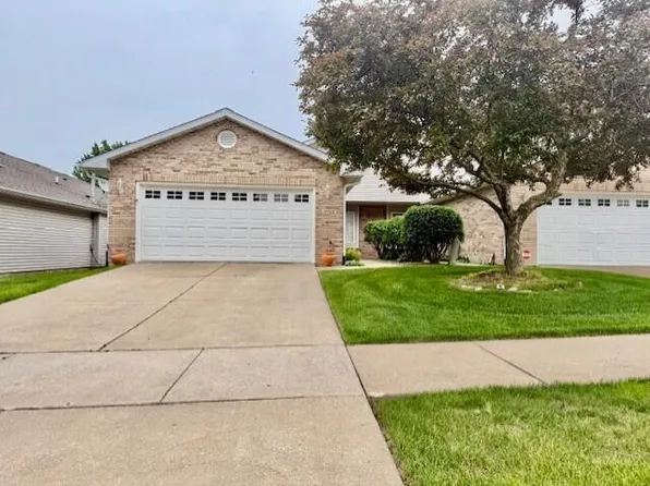 10785 Pike St, Winfield, IN 46307