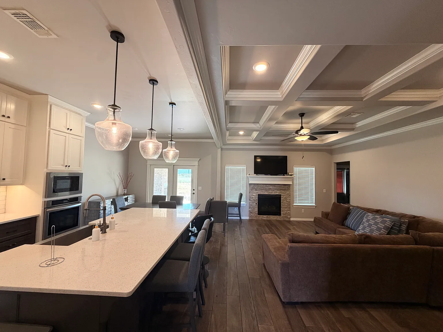 5 bed, 2527 sqft, $3,300 — Photo 3