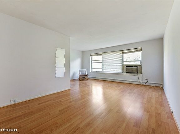 4th image of 4920 N Marine Dr APT 509