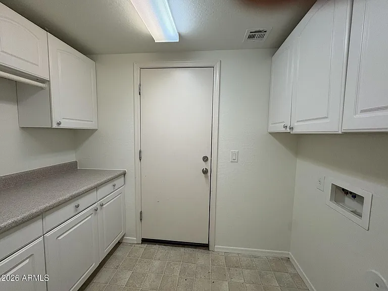 1381 E Laurel Pl — Photo 6