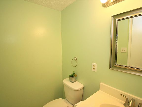 5th image of 632 Lakeworth Dr