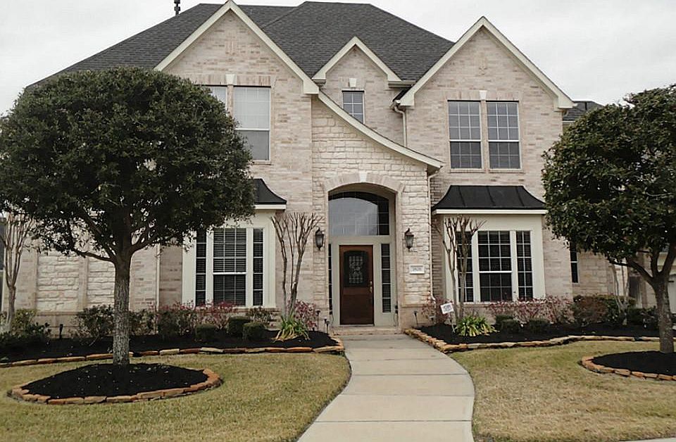 Welcome home to BEAUTIFUL 3806 Great Springs Court!