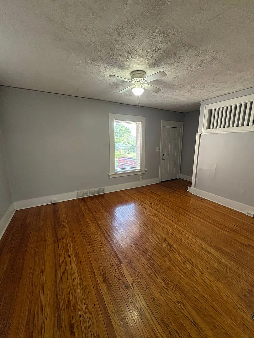 Daisy Terrace Apartments (1110 S. 30th Ave.) — Photo 2
