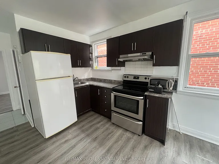 3210 Lake Shore Blvd W #2 — Photo 6