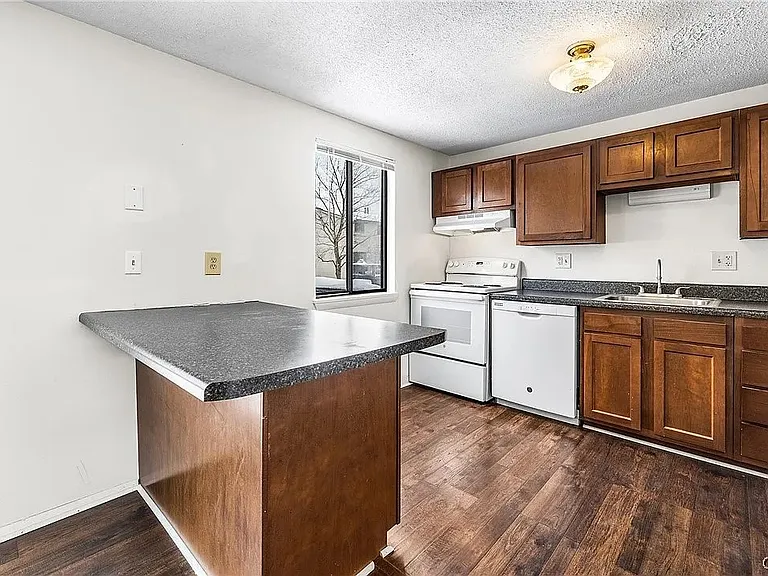 364 Cameco Cir — Photo 7