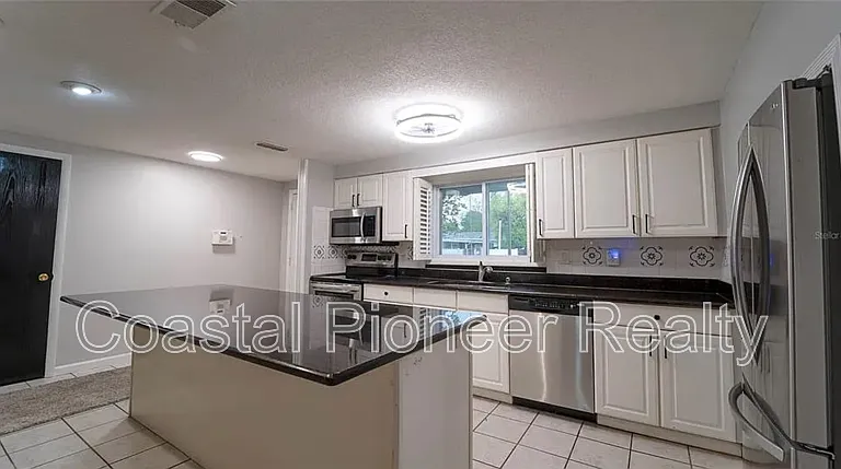 7713 Heather St — Photo 6