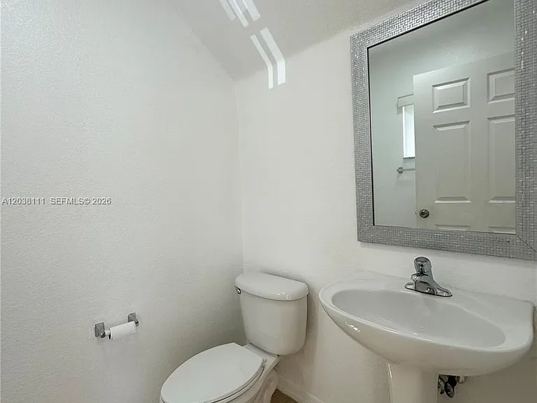 324 NE 3rd St #D — Photo 19