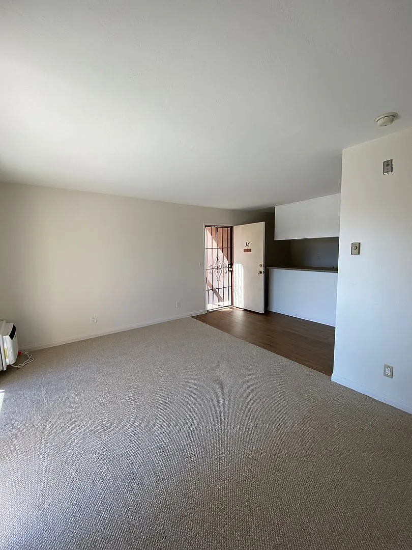 Aztec Apartments — Photo 4