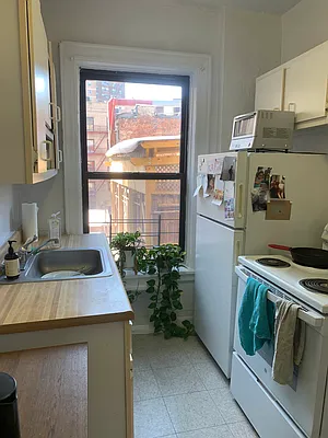 Rented by M.Grossman R.E. Management | media 13