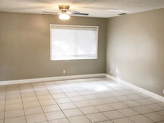 3rd image of 1410 NE 10th Ave APT 3