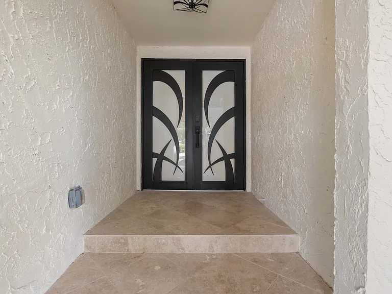1351 Ohio Ave — Photo 32