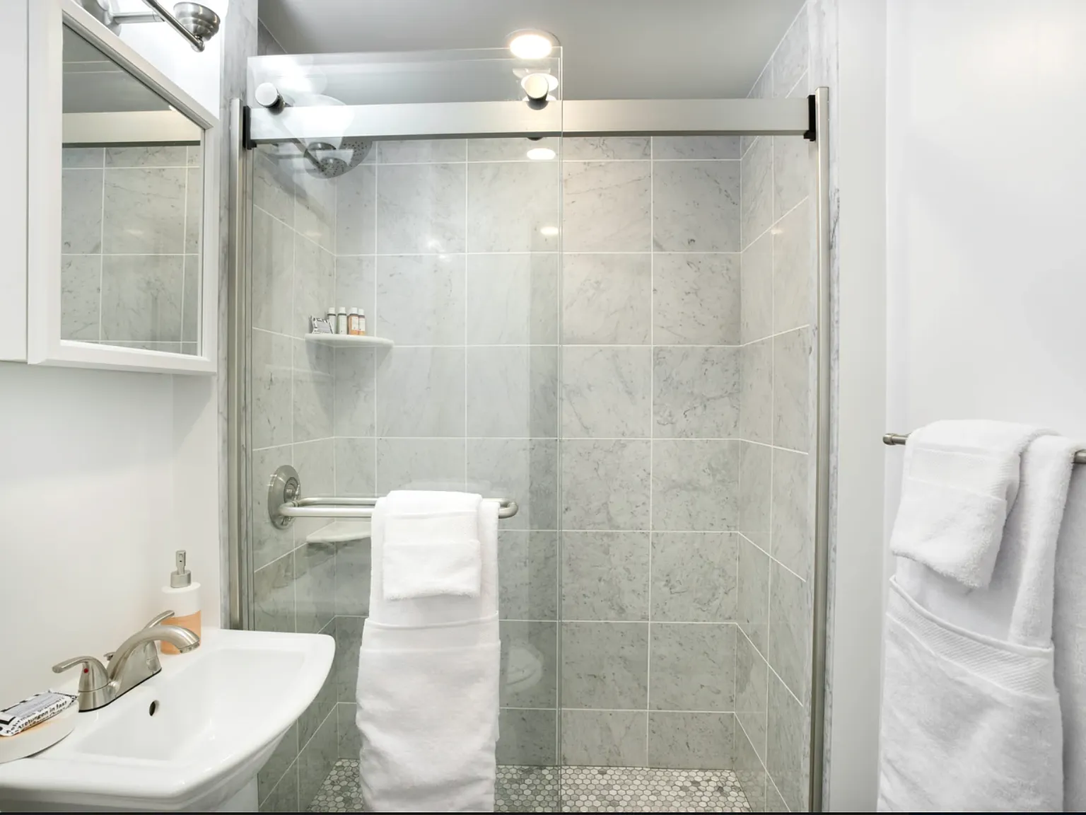 1 bed, 9999 sqft, $3,150 — Photo 3