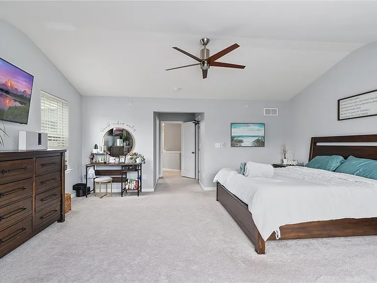 301 Redclover Ln — Photo 34