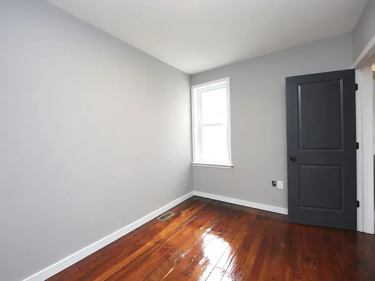 2727 Helen St — Photo 18