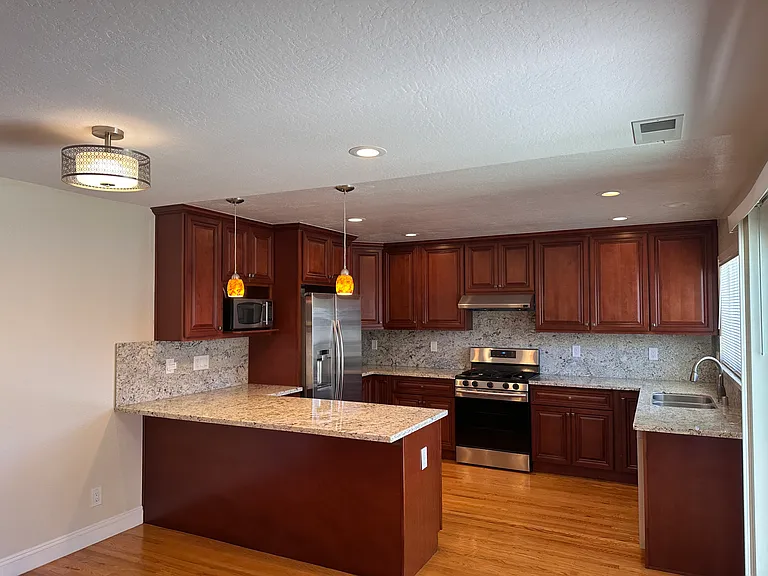 2913 Daisy Ct — Photo 6