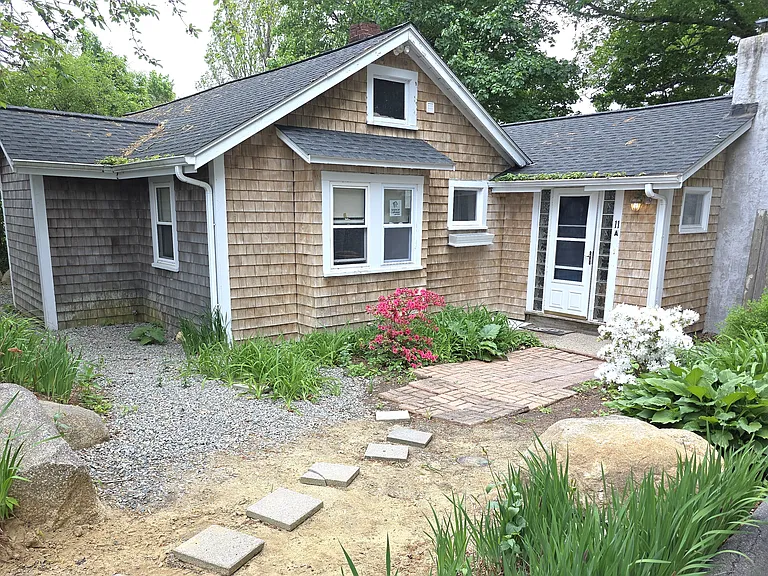 11A Cove Rd #A — Photo 1