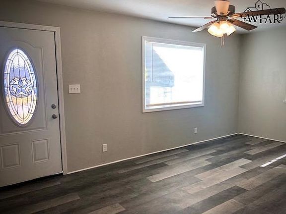 2nd image of 2215 Hines Blvd