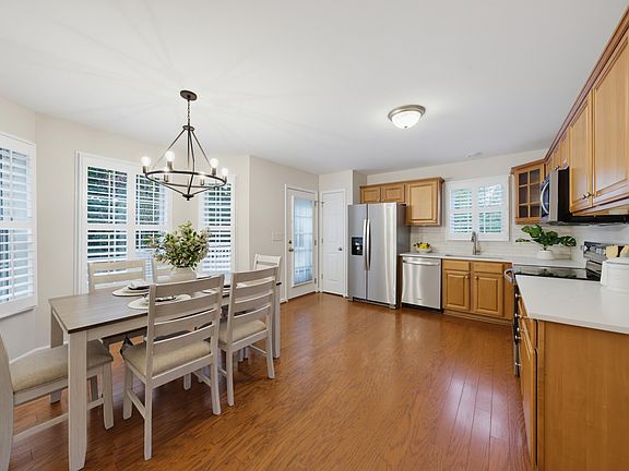 5th image of 3819 Ridgewood Dr