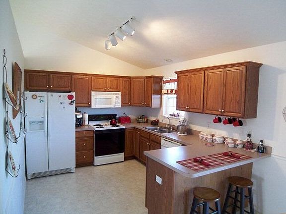 5th image of 58 Somerset Dr