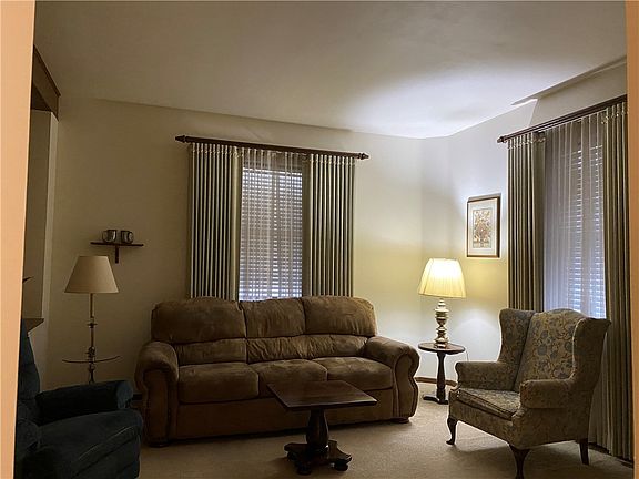 2nd image of 555 Market St