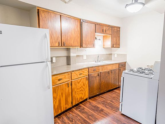 3rd image of 1610 Charles Ave