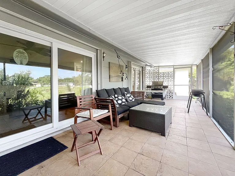 1031 Honeysuckle Rd — Photo 19