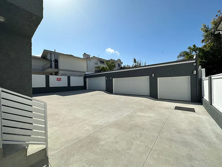 2118 Carnegie Ln — Photo 4