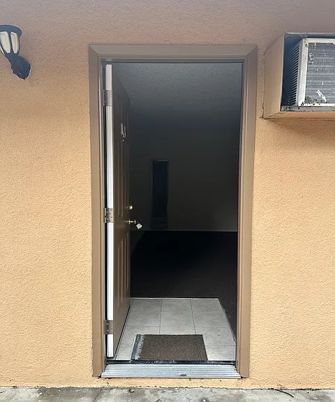 Del Rosa Palms Apartments — Photo 11