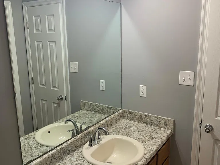 636 Maplewood Dr — Photo 8