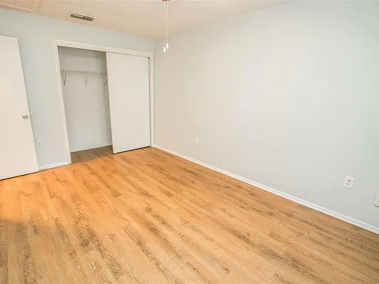 1277 Sylvia Ave — Photo 10