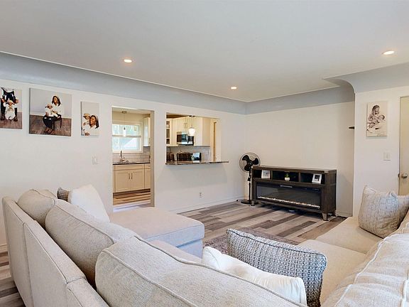 4th image of 3048 Dixie Ct