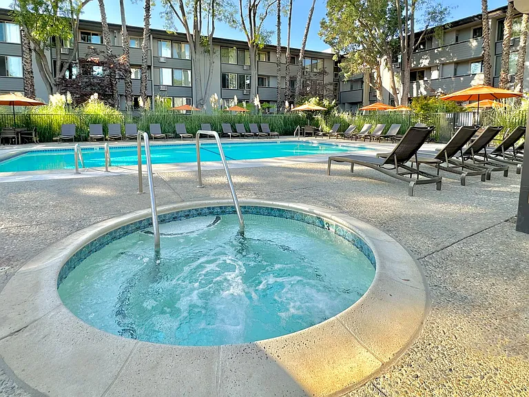 Palo Alto Plaza Apartments — Photo 4