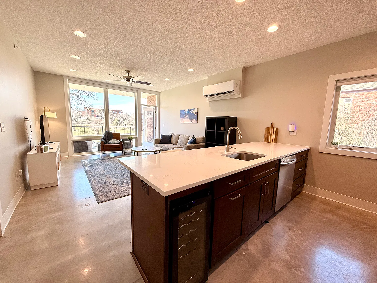 3937 Kenwood Ave — Photo 3