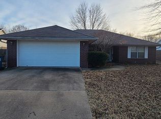 1300 SE 22nd St, Bentonville, AR 72712