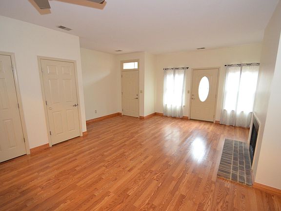 3rd image of 317 Bainbridge Dr APT G