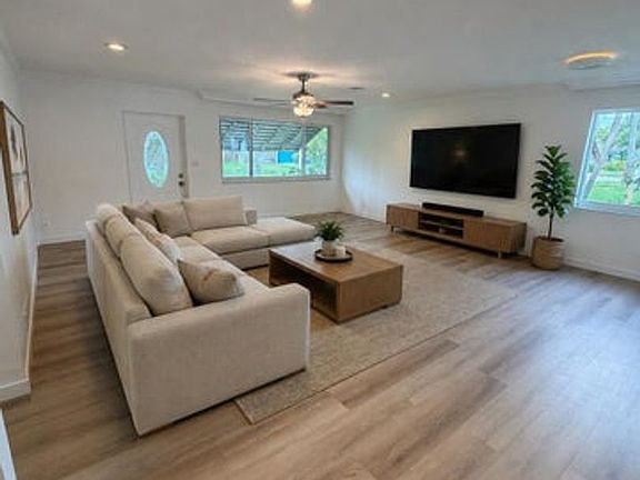 4th image of 1117 SE 5th St