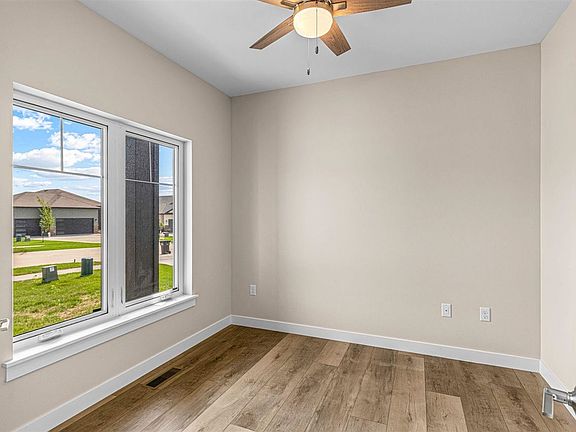 2nd image of 3061 Ridgeview Cir