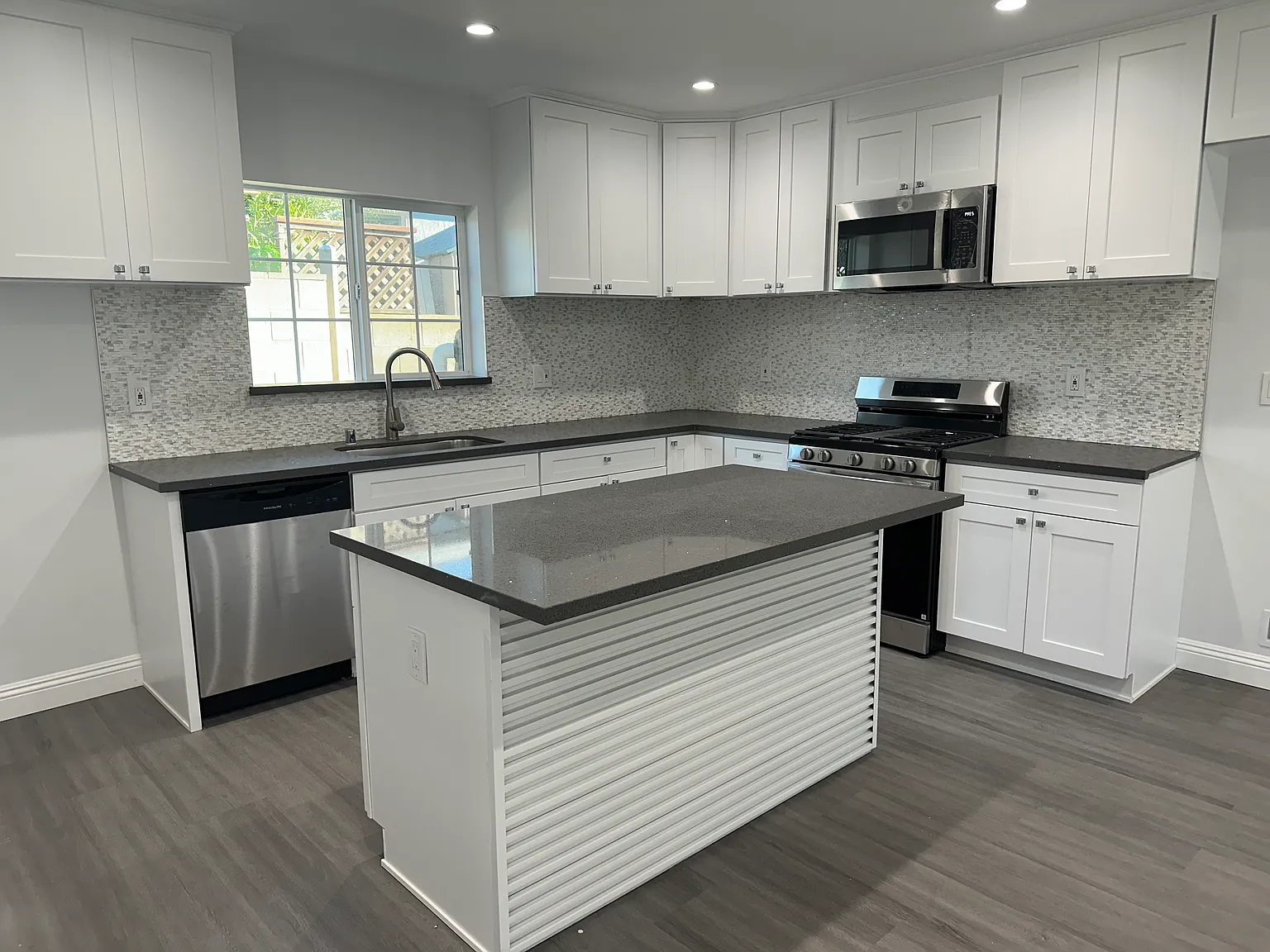 8414 Wiley Post Ave — Photo 4