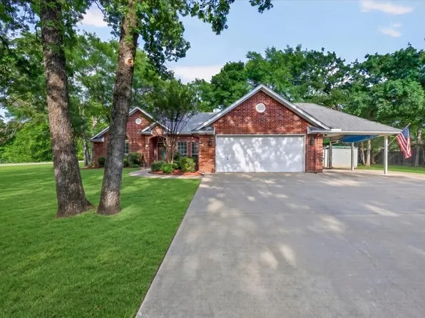 4 Huckleberry Ln, Malakoff, TX 75148