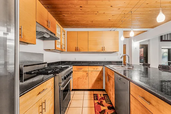 Rented by Compass | media 10