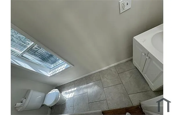 Building Photo - 72 Norwood St #1