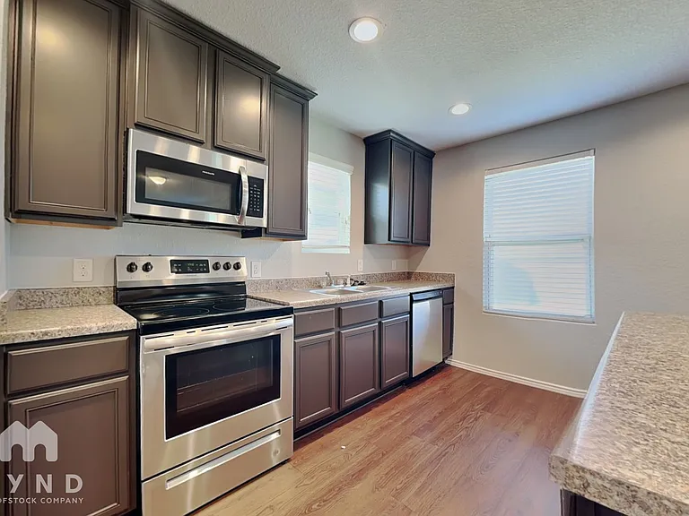 9523 Apple Ridge Ln — Photo 8