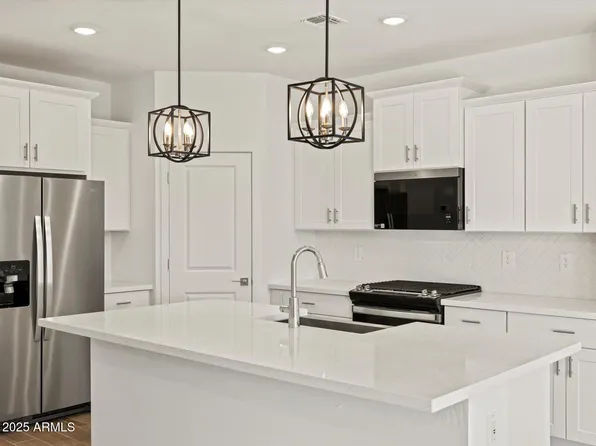 15836 W COTTONTAIL Lane, Surprise, AZ 85387