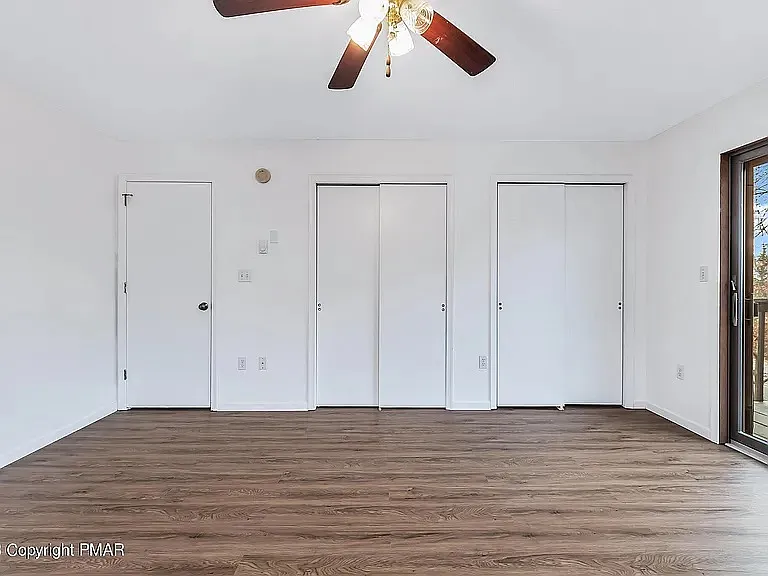 1076 Lancaster Dr — Photo 7