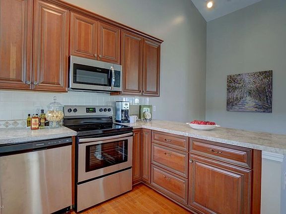4th image of 215 Eucalyptus Ln