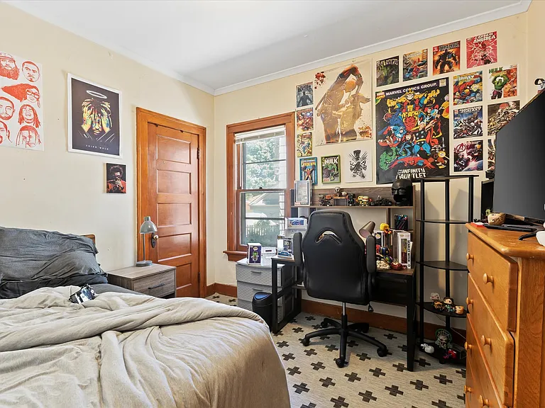 2745 N Frederick Ave — Photo 6