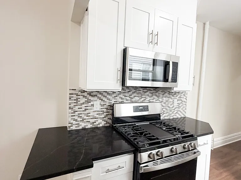 22-36 41st St #1 — Photo 4