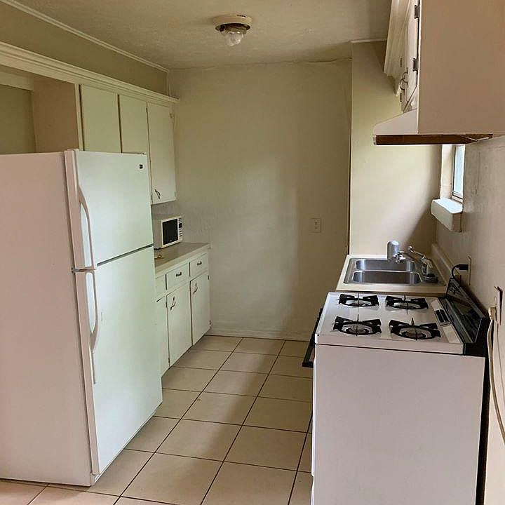 1st image of 206 E Oak St APT 6