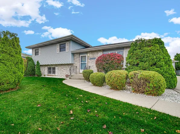 12531 Patnoe Dr, Saint John, IN 46373